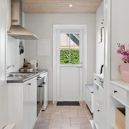Cozy Close To And Nature Bøtø By